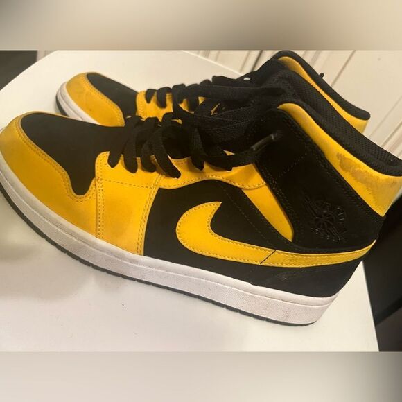 Nike Air Jordan 1 Mid Reverse New Love Size 8.5 554724-071 main image 15